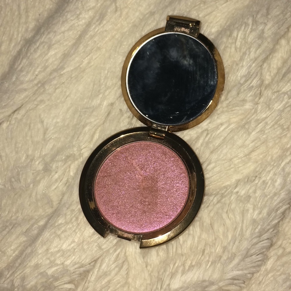 becca highlighter